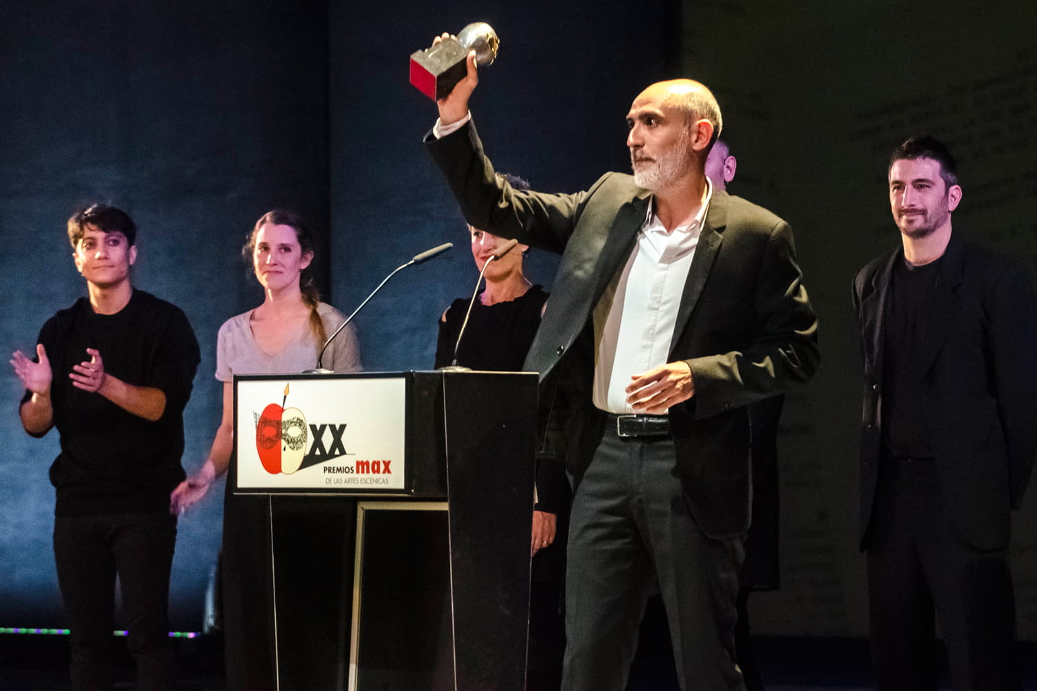 Alfredo Sanzol recibe el Premio Max a Mejor Autoría Teatral por “La respiración”