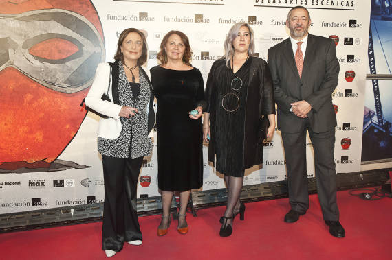 Lola Casamayor, Gloria Muñoz y Elisa Sanz con Manuel Aguilar