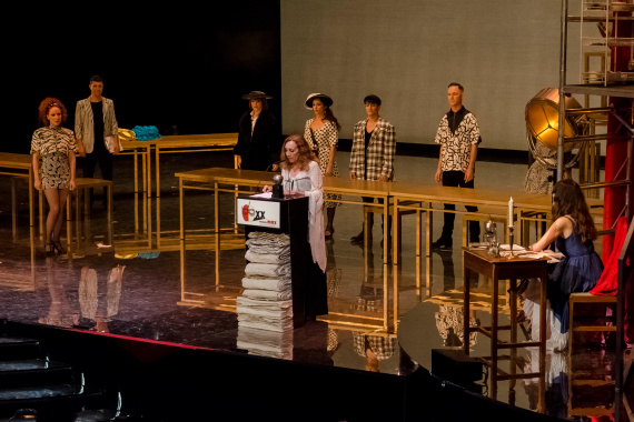 Carme Portacelli recoge el Premio Max a Mejor dirección de escena por “Només són dones (Solo son mujeres)”