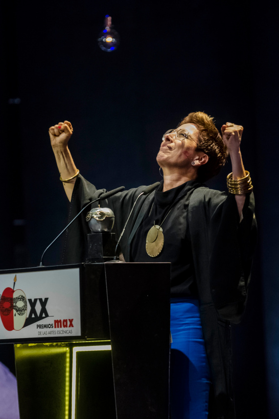 Iaia Cárdenas recibe el Premio Max a Mejor Autoría Revelación por “Síndhromo”