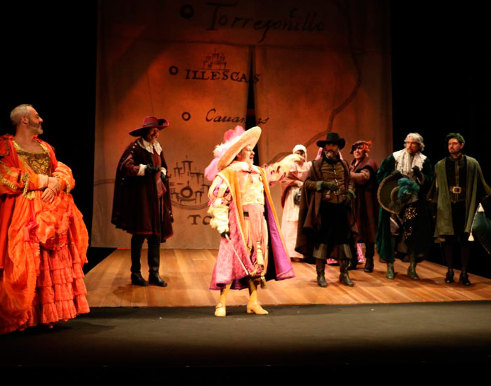 El Teatro de la Comedia recrea el vodevil 'Entre bobos anda el juego'