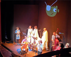 Teatralia reivindica la música con 'Casi un juguete'